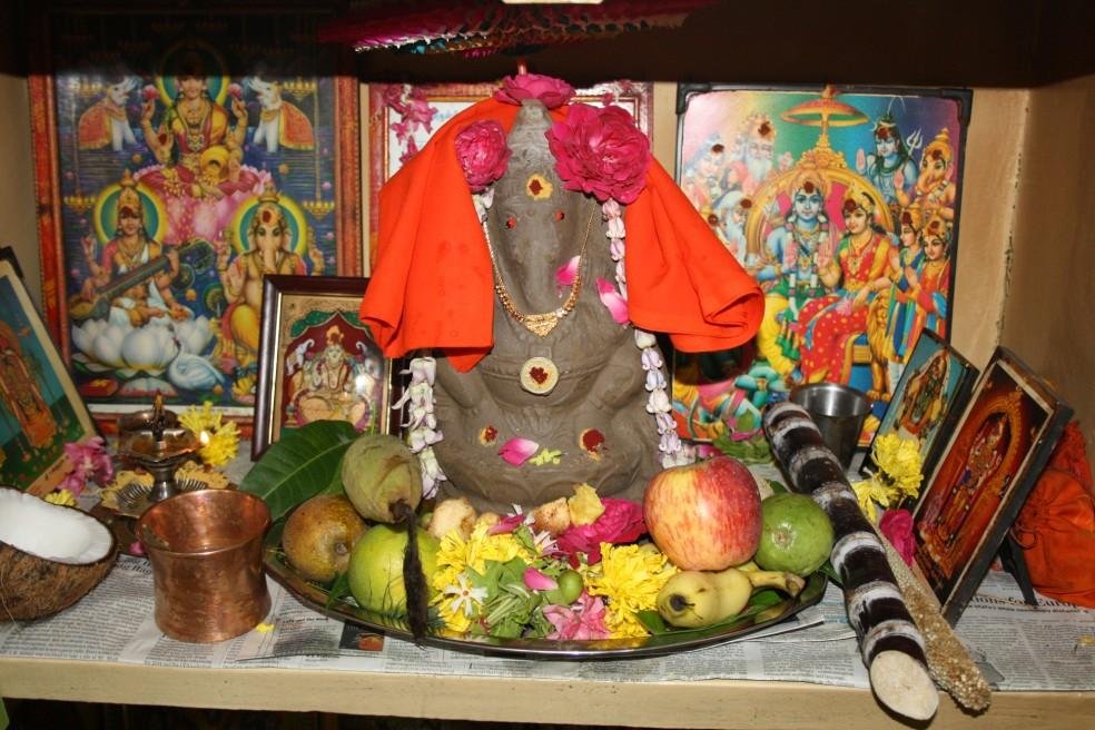 how-to-offer-food-to-ganesha